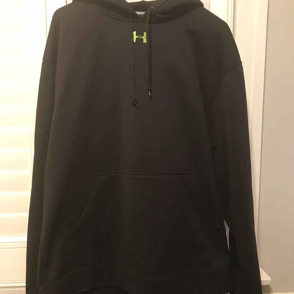 Like new, Black Men’s Sweatshirt w/ Hood & Pocket